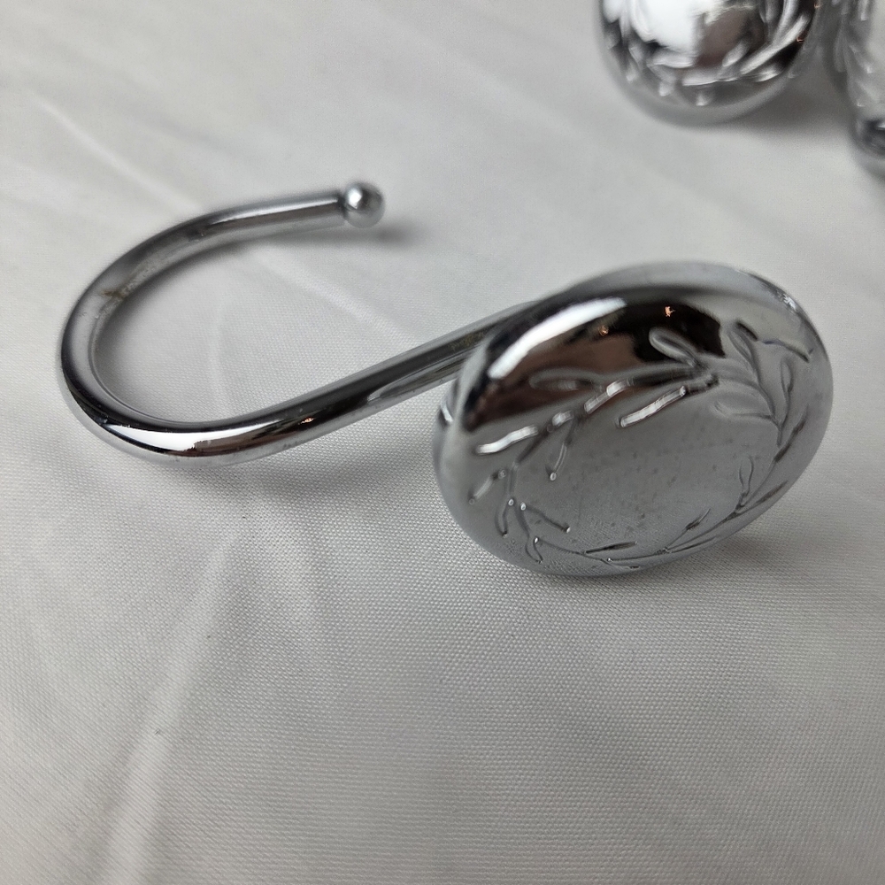 Set Of 12 Engraved Wreath Silver Chrome Bath Shower Curtain Hooks Metal Circle - Picture 5 of 7
